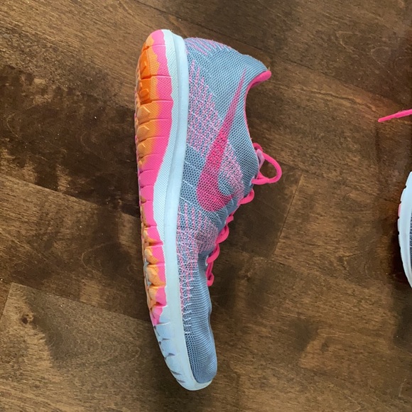 NIKE SIZE 7 - Picture 2 of 3